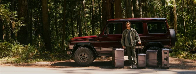 Monos giveaway banner showing a restored Mercedes G-Class beside Monos luggage.