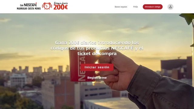 Página oficial de NESCAFÉ Madrugan con el mensaje «Gana 200 € diarios introduciendo los códigos de tus productos NESCAFÉ y el ticket de compra».